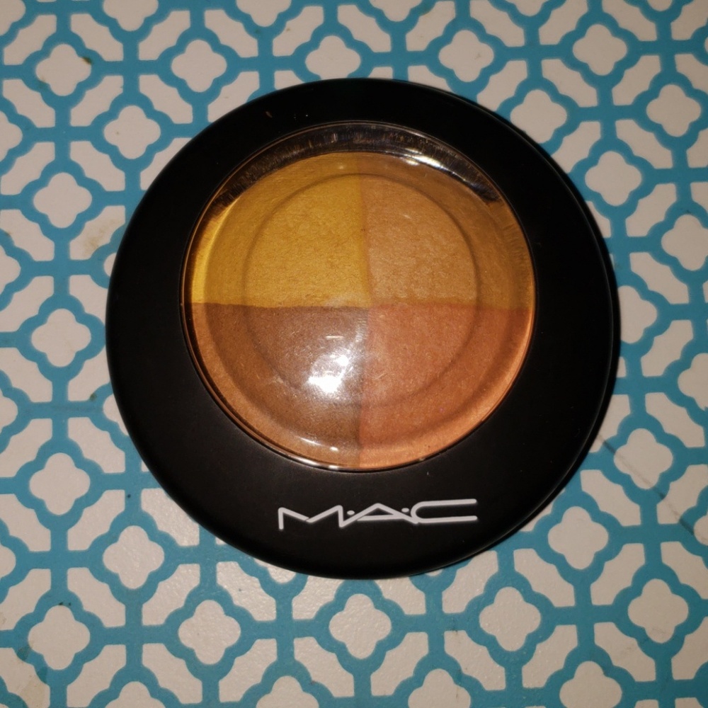 👀 MAC Mineralize Skinfinish/Natural SUNNY SIDE
